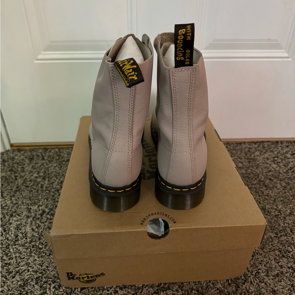 Dr. Martens 1460 Pascal Vintage Taupe Leather Lace Up Boots NIB Size Women’s 10 - Picture 3 of 6